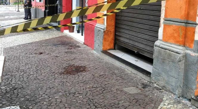 Travesti é morta a facadas em bar de SP sob gritos de ‘Bolsonaro’