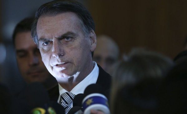 Bolsonaro acaba com política de aumento real do salário mínimo