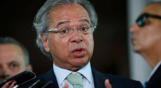 Ministro do TCU dá ultimato à Guedes sobre bônus pagos a fiscais da Receita