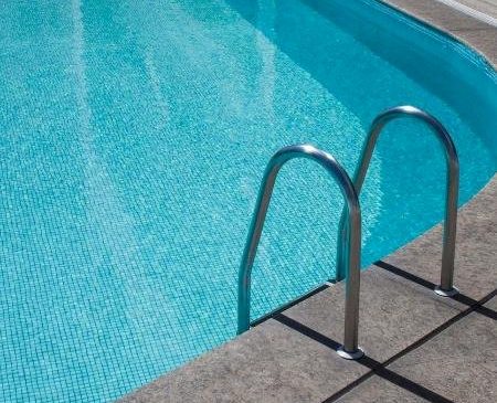 Homem é encontrado morto em piscina de casa de drinks na cidade de Mossoró