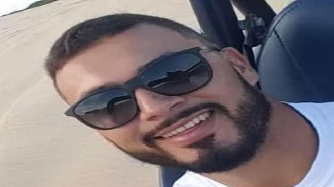 HOMEM É EXECUTADO COM CERCA DE 15 TIROS NA PRAIA DE MURIÚ