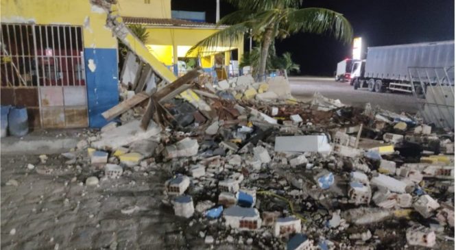 Bandidos fortemente armados invadem posto de combustíveis e explodem cofre no interior do RN