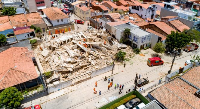 Prédio residencial desaba em Fortaleza e causa ao menos uma morte