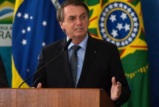 Bolsonaro assina decreto que cria sistema de crédito facilitado para pequenas empresas
