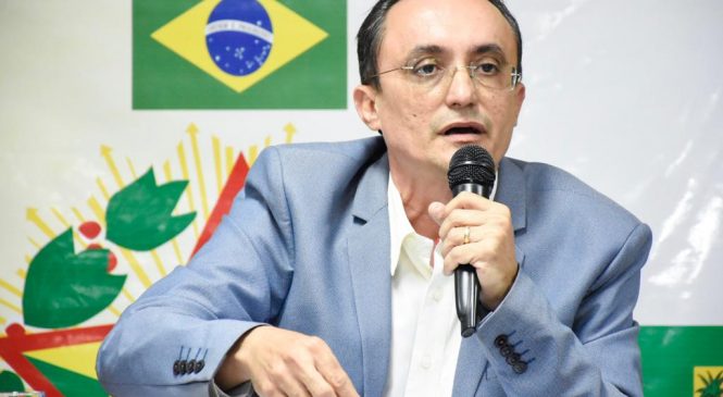Souza debate embargos às barracas nas praias de Areia Branca e Porto do Mangue