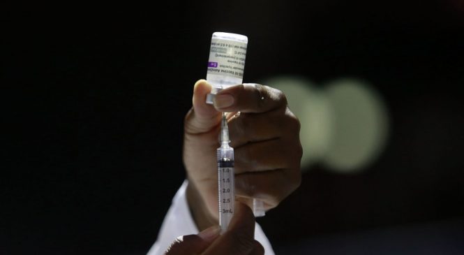 Brasil tem 54,9% da população com o 1º ciclo vacinal completo contra a covid