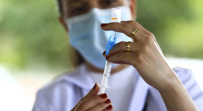 Dezoito capitais brasileiras já começaram a aplicar o reforço vacinal contra a Covid-19
