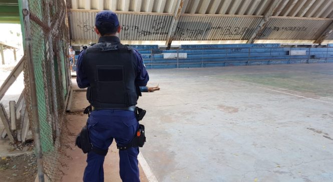 Homem é executado a tiros dentro de quadra esportiva em Mossoró