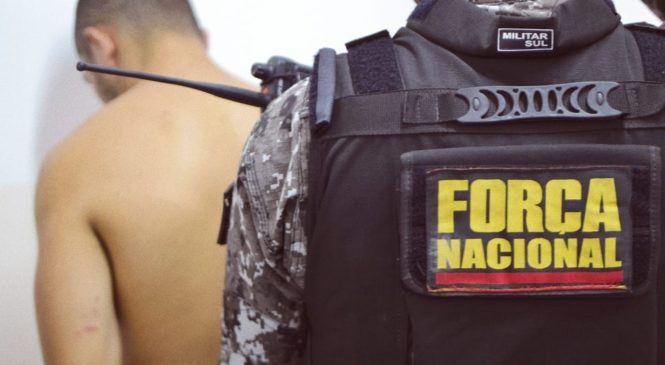 Suspeito de tráfico é preso com arma, drogas e livro com ‘fundo falso’ na Grande Natal