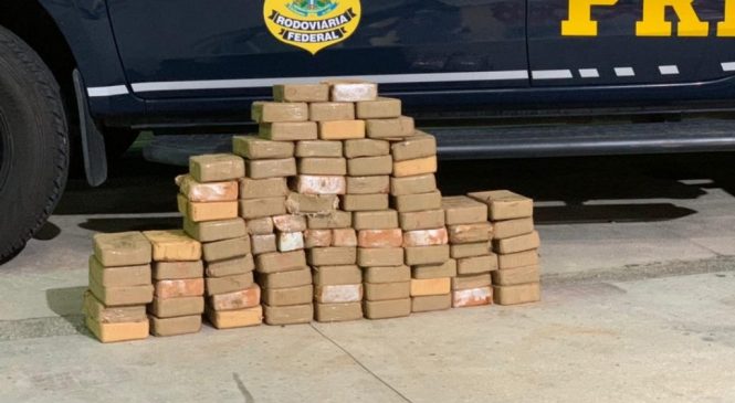 PRF encontra mais de 80 kg de pasta base de cocaína escondidos em carro e prende motorista no RN