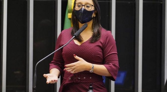 Comissão aprova ‘distritão’, coligações e fim do segundo turno