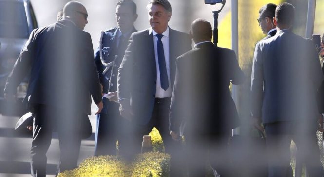 Após garantir veto, Bolsonaro agora sinaliza apoio ao fundo eleitoral de 2022, reduzindo a 4 bilhões